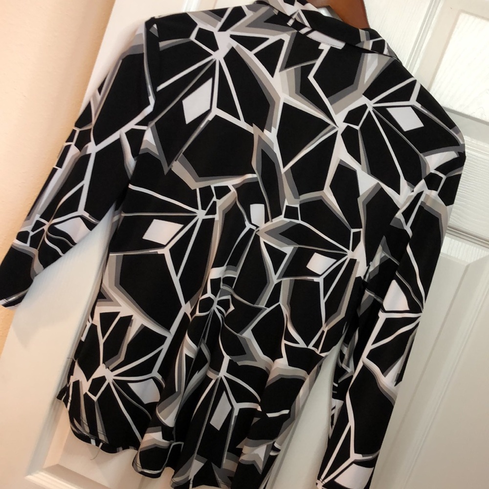 New York Company Long Sleeve Blouse. Black/white/gray print - Picture 5 of 5